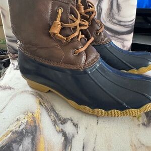 Sperry Kids Boots in Brown and Navy